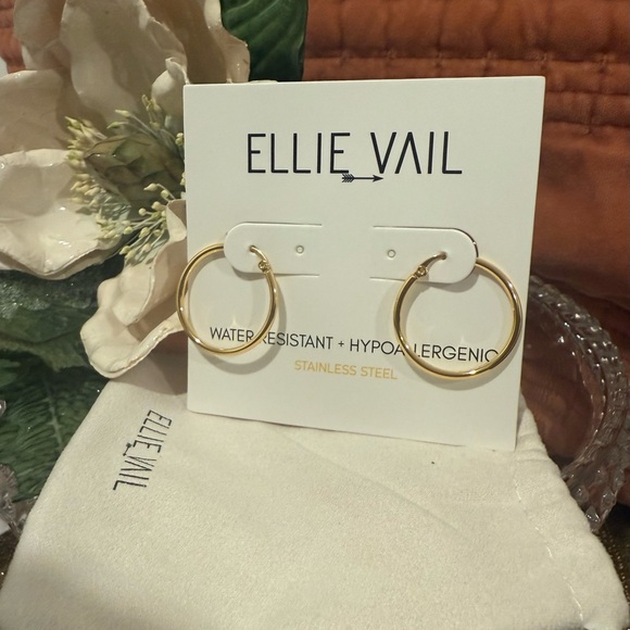 Laurette Medium Hoop Earring
Ellie Vail $70 Retail Fast Shipping! - Picture 4 of 4